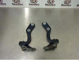 Used Bonnet Hinge Volkswagen Fox (5Z) 1.2 Price € 20,00 Margin scheme offered by Autorecycling Reuvers B.V.