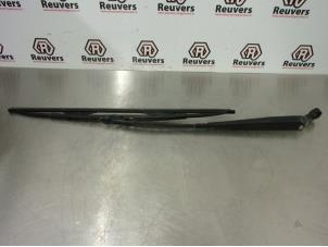 Used Front wiper arm Volkswagen Fox (5Z) 1.2 Price € 15,00 Margin scheme offered by Autorecycling Reuvers B.V.
