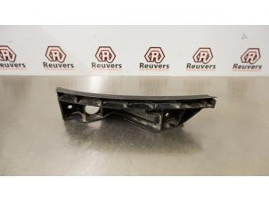 Used Headlight trim, right Volkswagen Touran (1T1/T2) 1.6 FSI 16V Price € 10,00 Margin scheme offered by Autorecycling Reuvers B.V.