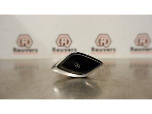 Begagnade Centrallåsbrytare Citroen C3 (SC) 1.6 HDi 92 Pris € 10,00 Marginaltabell erbjuds av Autorecycling Reuvers B.V.
