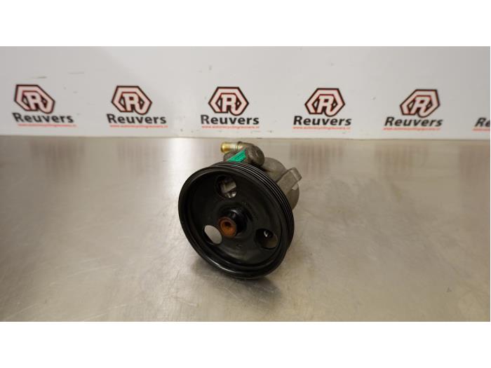 Usagé Pompe de direction Renault Laguna II Grandtour (KG) 1.6 16V Prix € 40,00 Règlement à la marge proposé par Autorecycling Reuvers B.V.