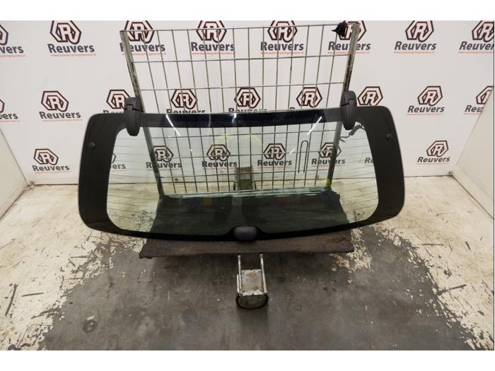 Usados Ventanilla detrás Kia Sorento I (JC) 2.4 16V Precio € 60,00 Norma de margen ofrecido por Autorecycling Reuvers B.V.