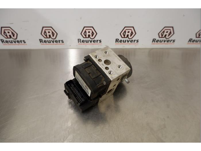 Gebrauchte ABS Pumpe Kia Sorento I (JC) 2.4 16V Preis € 75,00 Margenregelung angeboten von Autorecycling Reuvers B.V.