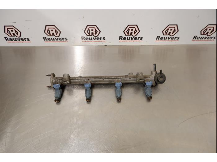 Usagé Système d'injection Kia Sorento I (JC) 2.4 16V Prix € 35,00 Règlement à la marge proposé par Autorecycling Reuvers B.V.