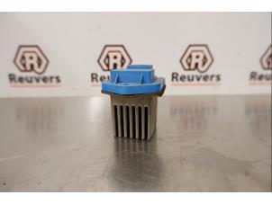 Used Heater resistor Kia Sorento I (JC) 2.4 16V Price € 25,00 Margin scheme offered by Autorecycling Reuvers B.V.