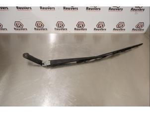 Used Front wiper arm Mitsubishi Pajero Hardtop (V6/7) 3.2 DI-D 16V Price € 10,00 Margin scheme offered by Autorecycling Reuvers B.V.