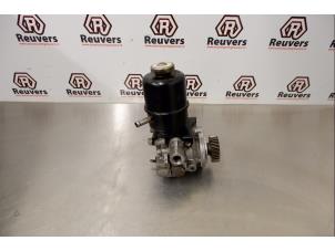 Used Power steering pump Mitsubishi Pajero Hardtop (V6/7) 3.2 DI-D 16V Price € 75,00 Margin scheme offered by Autorecycling Reuvers B.V.