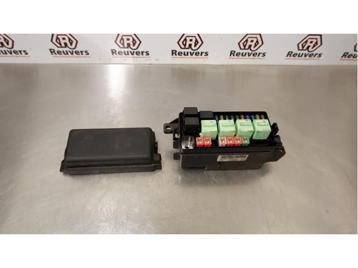 Begagnade Säkringsbox BMW Mini (R50/53) 1.6 16V Cooper Pris € 25,00 Marginaltabell erbjuds av Autorecycling Reuvers B.V.