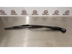 Used Front wiper arm BMW Mini One/Cooper (R50) 1.6 16V Cooper Price € 10,00 Margin scheme offered by Autorecycling Reuvers B.V.