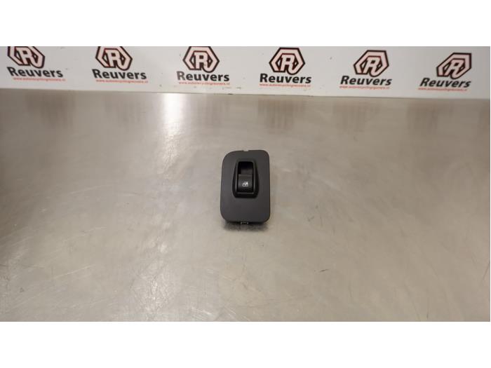 Usados Interruptor de ventanilla eléctrica Citroen Nemo (AA) 1.3 HDi 75 Precio € 10,00 Norma de margen ofrecido por Autorecycling Reuvers B.V.