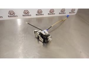 Używane Mechanizm blokady drzwi prawych wersja 2-drzwiowa Citroen Nemo (AA) 1.3 HDi 75 Cena € 35,00 Procedura marży oferowane przez Autorecycling Reuvers B.V.