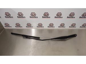 Used Front wiper arm Ford Fiesta 6 (JA8) 1.25 16V Price € 10,00 Margin scheme offered by Autorecycling Reuvers B.V.