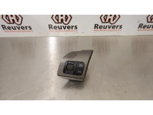 Used Steering wheel mounted radio control Opel Zafira (M75) 1.6 16V Price € 10,00 Margin scheme offered by Autorecycling Reuvers B.V.