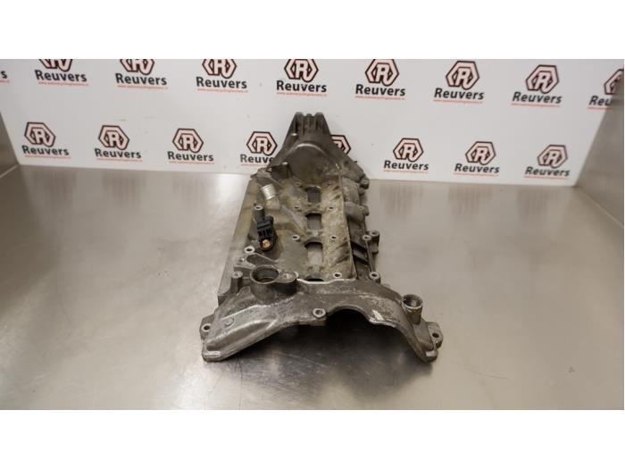 Ventildeckel van een Mercedes-Benz B (W245) 2.0 B-180 CDI 16V 2008