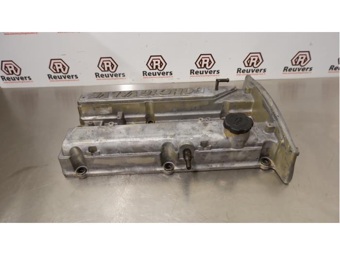Ventildeckel van een Kia Sorento I (JC) 2.4 16V 2005
