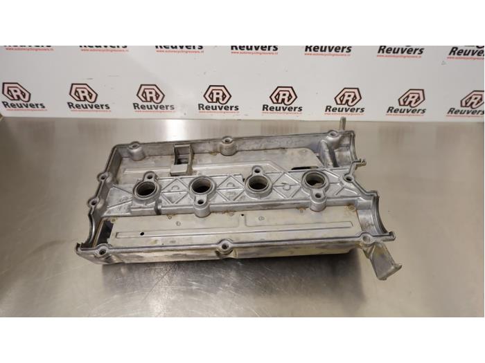 Ventildeckel van een Kia Sorento I (JC) 2.4 16V 2005