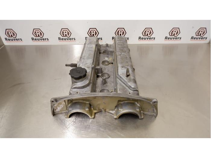 Ventildeckel van een Kia Sorento I (JC) 2.4 16V 2005