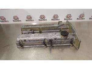 Ventildeckel van een Kia Sorento I (JC) 2.4 16V 2005