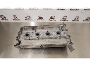 Ventildeckel van een Kia Sorento I (JC) 2.4 16V 2005