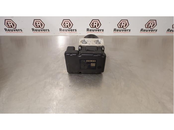 Gebrauchte ABS Pumpe Volvo V60 I (FW/GW) 1.6 T3 16V Preis € 100,00 Margenregelung angeboten von Autorecycling Reuvers B.V.