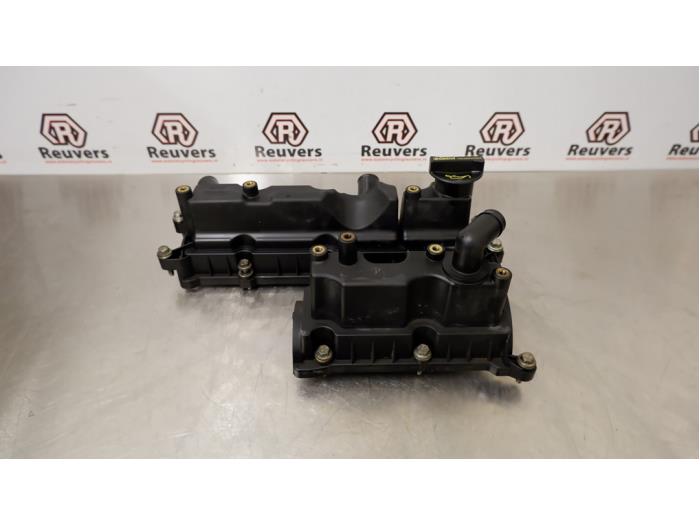 Usagé Couvercle soupapes Volvo V60 I (FW/GW) 1.6 T3 16V Prix € 35,00 Règlement à la marge proposé par Autorecycling Reuvers B.V.