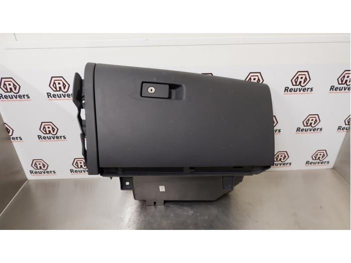 Begagnade Handskfack Volvo V60 I (FW/GW) 1.6 T3 16V Pris € 25,00 Marginaltabell erbjuds av Autorecycling Reuvers B.V.