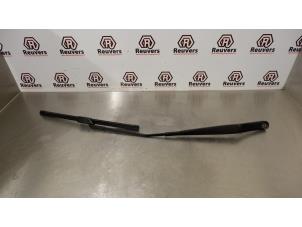 Used Front wiper arm Seat Ibiza ST (6J8) 1.2 TDI Ecomotive Price € 10,00 Margin scheme offered by Autorecycling Reuvers B.V.