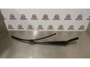 Used Front wiper arm Seat Ibiza ST (6J8) 1.2 TDI Ecomotive Price € 10,00 Margin scheme offered by Autorecycling Reuvers B.V.