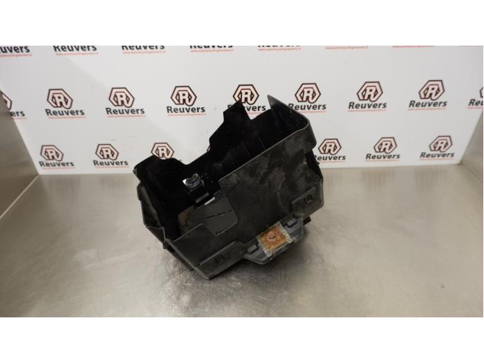 Begagnade Batterilåda Seat Ibiza ST (6J8) 1.2 TDI Ecomotive Pris € 20,00 Marginaltabell erbjuds av Autorecycling Reuvers B.V.