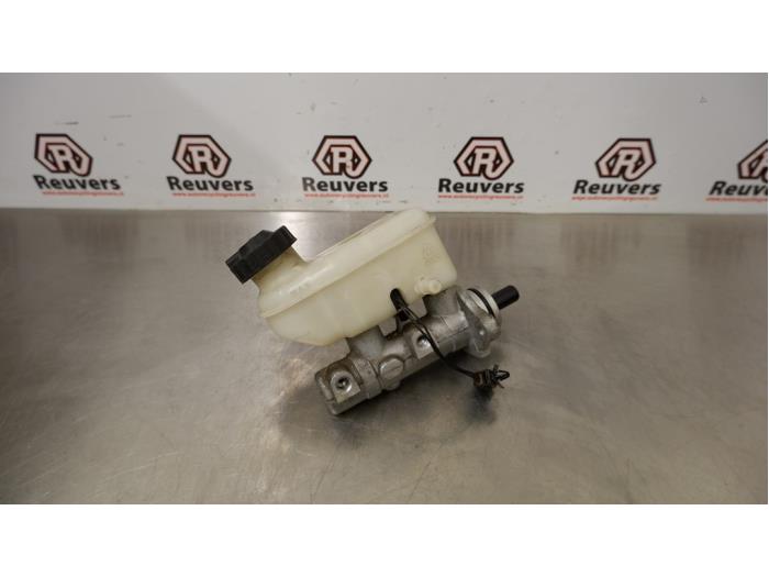Used Master cylinder Kia Sorento I (JC) 2.4 16V Price € 35,00 Margin scheme offered by Autorecycling Reuvers B.V.
