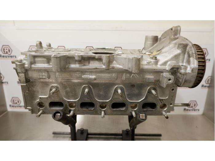 Cylinder head from a Renault Clio II (BB/CB)  2002