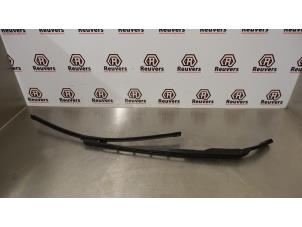 Used Front wiper arm Citroen C4 Coupé (LA) 1.4 16V Price € 10,00 Margin scheme offered by Autorecycling Reuvers B.V.