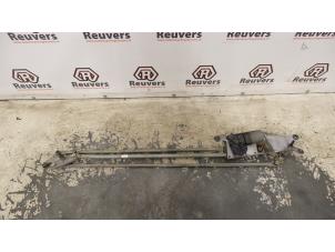 Used Wiper motor + mechanism Renault Modus/Grand Modus (JP) 1.6 16V Price € 35,00 Margin scheme offered by Autorecycling Reuvers B.V.