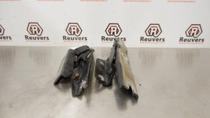 Used Bonnet Hinge BMW 5 serie Touring (E61) 525d 24V Price € 20,00 Margin scheme offered by Autorecycling Reuvers B.V.