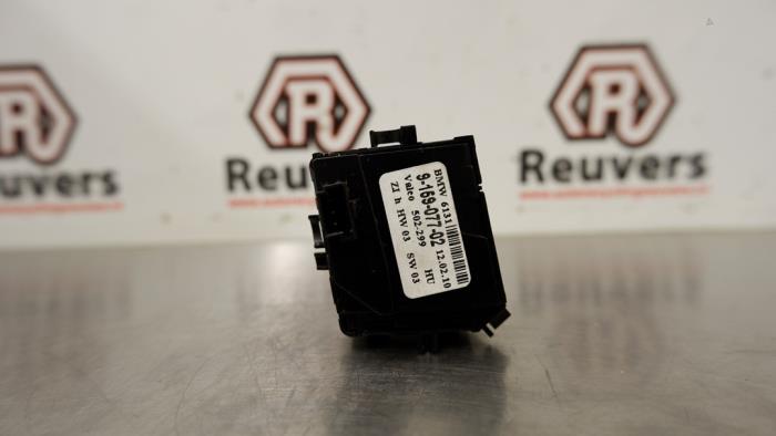 Seat heating switch from a BMW 5 serie Touring (E61) 525d 24V 2010