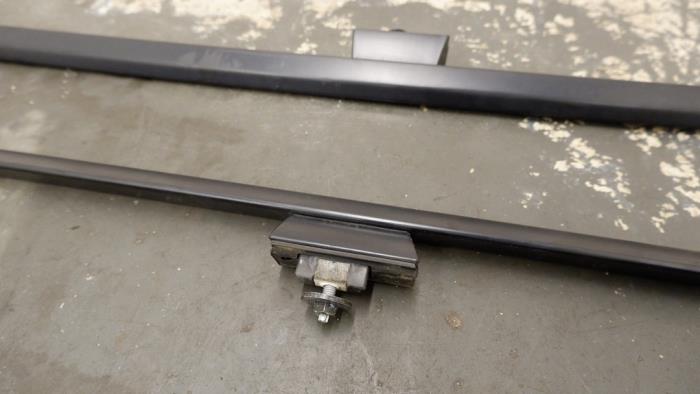 Roof rail kit from a BMW 5 serie Touring (E61) 525d 24V 2010