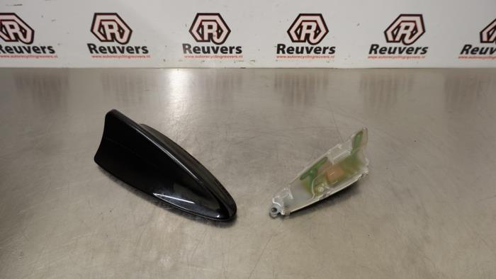 Używane Antena BMW 5 serie Touring (E61) 525d 24V Cena € 40,00 Procedura marży oferowane przez Autorecycling Reuvers B.V.
