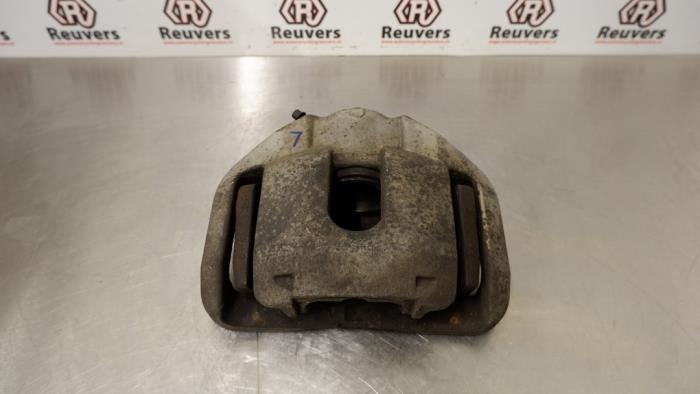 Gebrauchte Bremszange links vorne BMW 5 serie Touring (E61) 525d 24V Preis € 35,00 Margenregelung angeboten von Autorecycling Reuvers B.V.