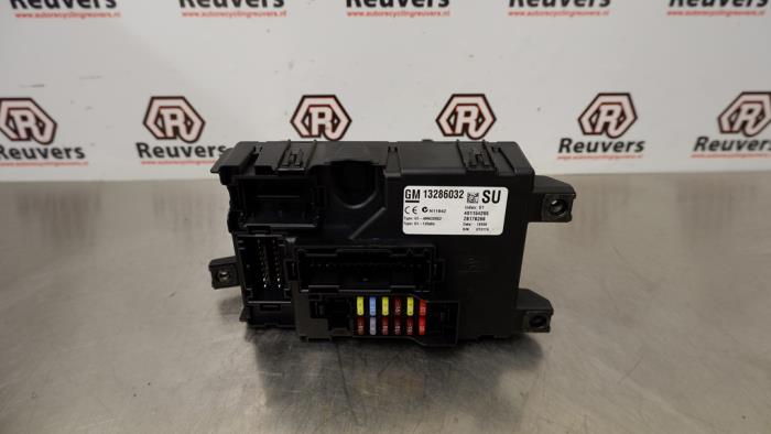 Begagnade Säkringsbox Opel Corsa D 1.2 16V Pris € 30,00 Marginaltabell erbjuds av Autorecycling Reuvers B.V.