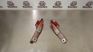 Used Bonnet Hinge Citroen DS3 (SA) 1.6 e-HDi Price € 25,00 Margin scheme offered by Autorecycling Reuvers B.V.