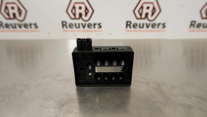 Begagnade Regnsensor Citroen DS3 (SA) 1.6 e-HDi Pris € 20,00 Marginaltabell erbjuds av Autorecycling Reuvers B.V.