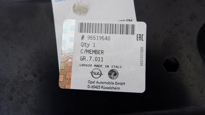 Rama zderzaka przód z Opel Combo 1.3 CDTI 16V ecoFlex 2012