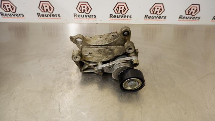 Used Alternator upper bracket Citroen C4 Coupé (LA) 1.4 16V Price € 30,00 Margin scheme offered by Autorecycling Reuvers B.V.