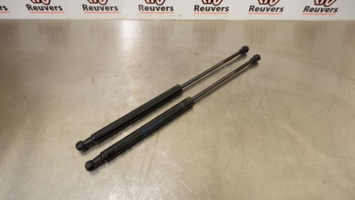 Set of tailgate gas struts from a Ford Ka II 1.2 2011