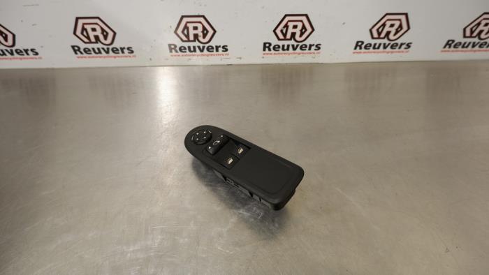 Usados Interruptor combinado de ventanillas Peugeot 308 SW (4E/H) 1.6 VTI 16V Precio € 25,00 Norma de margen ofrecido por Autorecycling Reuvers B.V.