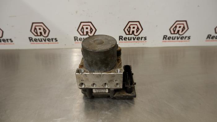 Begagnade ABS-pump Opel Tigra Twin Top 1.3 CDTi 16V Pris € 60,00 Marginaltabell erbjuds av Autorecycling Reuvers B.V.