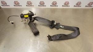 Used Rear seatbelt, right Renault Clio III (BR/CR) 1.5 dCi 85 Price € 30,00 Margin scheme offered by Autorecycling Reuvers B.V.