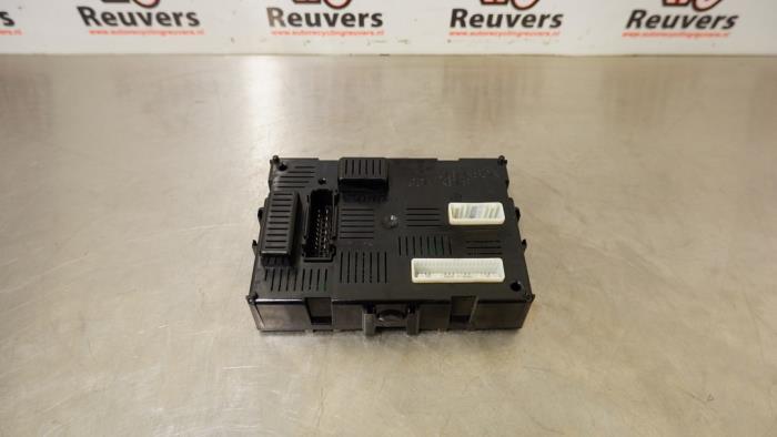 Używane Sterownik Body Control Renault Clio III (BR/CR) 1.5 dCi 85 Cena € 40,00 Procedura marży oferowane przez Autorecycling Reuvers B.V.