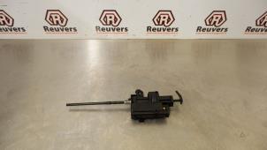 Used Tank flap lock motor Renault Clio III (BR/CR) 1.5 dCi 85 Price € 25,00 Margin scheme offered by Autorecycling Reuvers B.V.
