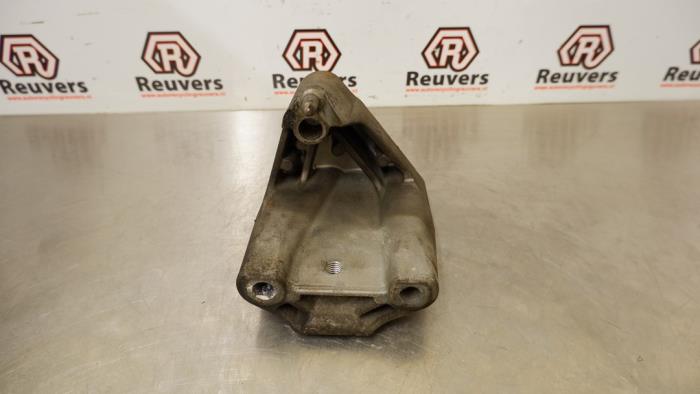 Gearbox mount from a Renault Clio III (BR/CR) 1.5 dCi 85 2007